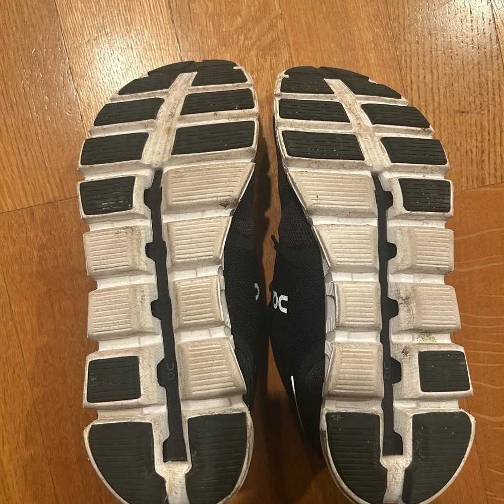 On Cloud 5 Women’s Sneakers in Black. Size 8.5. Excellent condition! - Picture 7 of 8